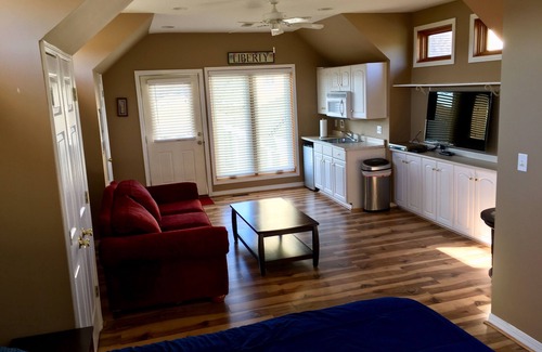 Livingston House | Sunset Retreat - Beautiful Lake Front Rental Property