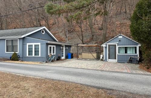 Town of Ledyard House | Sunset Retreat