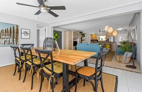 Redington Beach House | Sunset Retreat | Walk to Beach + Dining, Pool