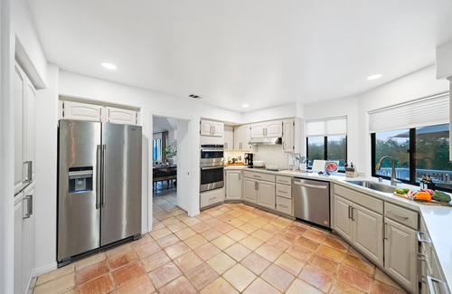 Fallbrook House | Sunset Ridge: Heated Pool Spa Zen Path Views EV Golf Family Friendly