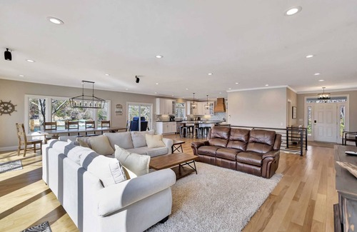 Seneca House | Sunset Ridge Lake Front Retreat