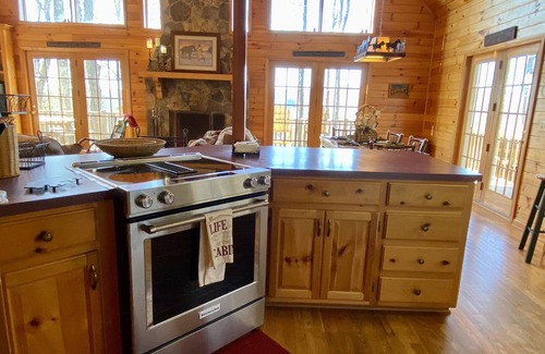 Ferguson Cabin | Sunset Ridge-Log Cabin,Views,Deck,Trails