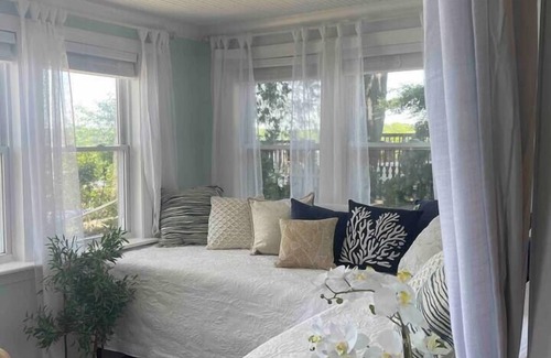Elkton House | Sunset River Cottage encapsulates nautical romance.