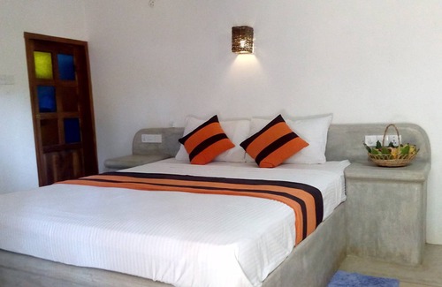 Nuraicholai Hotel | Sunset Safari & Resort