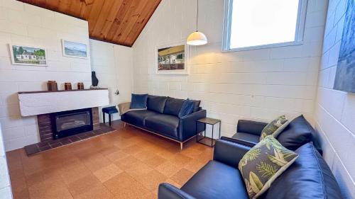 Havelock North House | Sunset Sanctuary - Havelock North Holiday Home