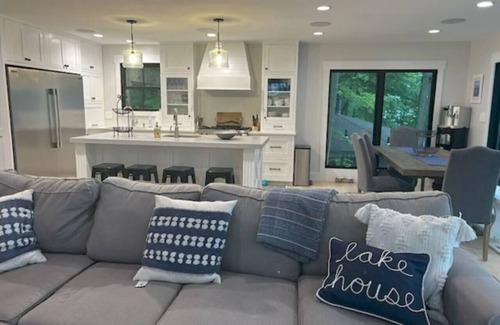 Skaneateles House | Sunset Sanctuary-Skaneateles Lakeside