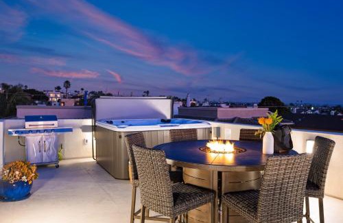 Grover Beach House | Sunset Serenity by AvantStay Rooftop w Hot Tub Fire Pit 3 Blocks to Beach