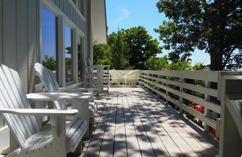 Frankfort House | Sunset Serenity - Incredible Home On Lake Bluff!