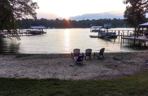 Barium Springs House | Sunset Serenity/Kayaks Included/Beach Fire Pit/Pier Fishing