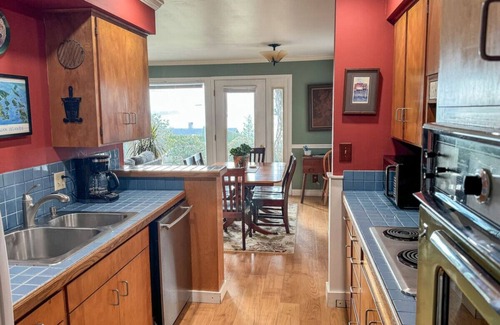 Bellingham Apartment | Sunset Serenity, Stunning Views