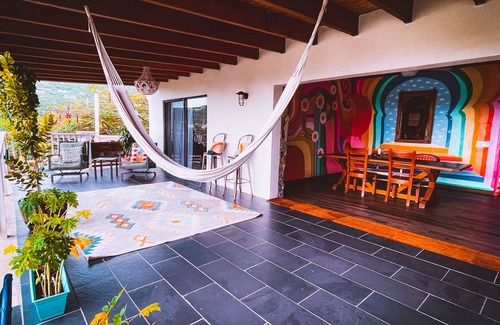 Hart Bay House | Sunset Shanti - artist's oasis with sunset view