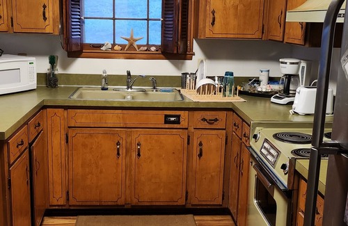 Hillwood Apartment | Sunset Shanty 1-bedroom in West Nashville (420 friendly)