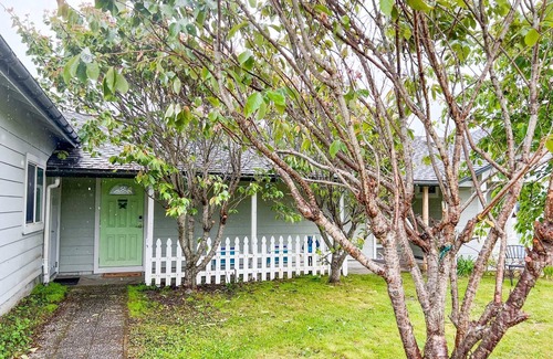 Smith River Apartment | Sunset Shore Retreats Ocean Front "Cozy Seal Slumber"