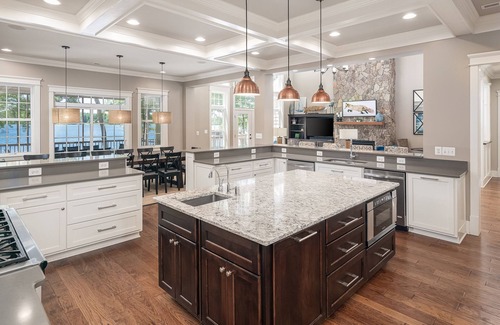 Bumpass House | Sunset Shores at Lake Anna: Gourmet Kitchen,300ft Shoreline, Hot Tub