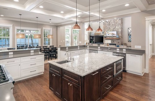 Bumpass House | Sunset Shores - Luxury by B. Michael's Escapes