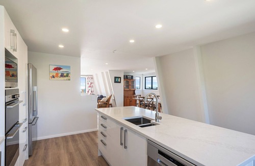 Paraparaumu Beach House | Sunset Shores - Paraparaumu Beach Retreat