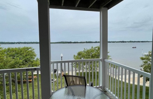 Cadillac Condo | Sunset Shores Resort Lake Cadillac Mi. Waterfront 2-bedroom 2 bath condo.