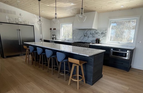 Kincardine Cottage | Sunset Shores Retreat - Close to Port Elgin and Kincardine - dog friendly