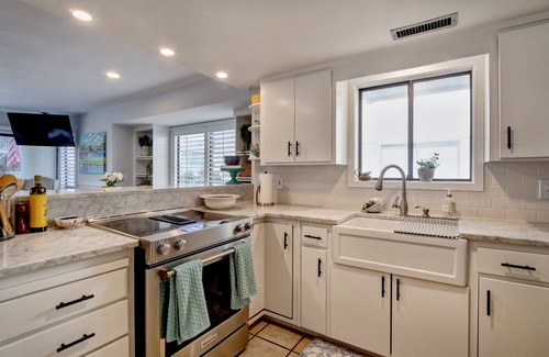 South End Condo | Sunset Spot - Sound Views!