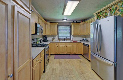 East Ellijay Cabin | Sunset & Starry Retreat - Hot Tub, Game Room, Fire Pit, Pet Friendly