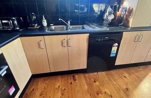 Sunset Strip House | Sunset Strip Beach House.Free WiFii, close to Race Track, Smart TV