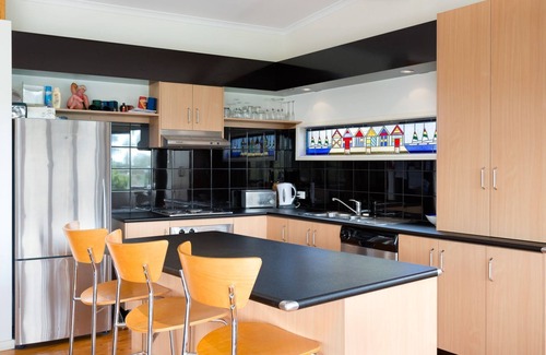 Sunset Strip House | Sunset Strip Beach House.Free WiFii, close to Race Track, Smart TV