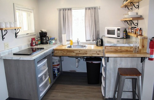 Eastman Cabin | Sunset Studio, Amazing River Views, HOT TUB! New Listing!