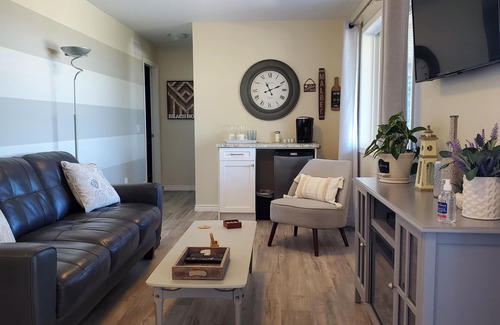 Black Mountain House | Sunset Suite Luxury Vacation Rental
