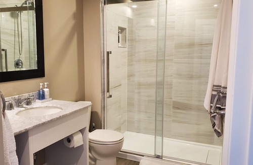 Black Mountain House | Sunset Suite Luxury Vacation Rental