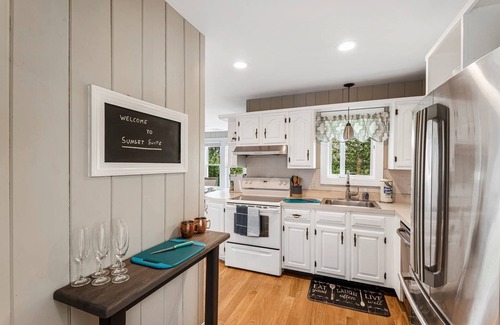Amesbury House | Sunset Suite