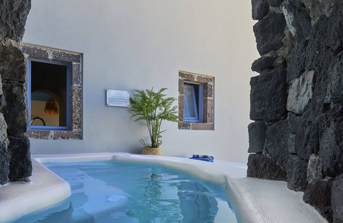 Pyrgos Apartment | Sunset Suite with caldera view in Pyrgos