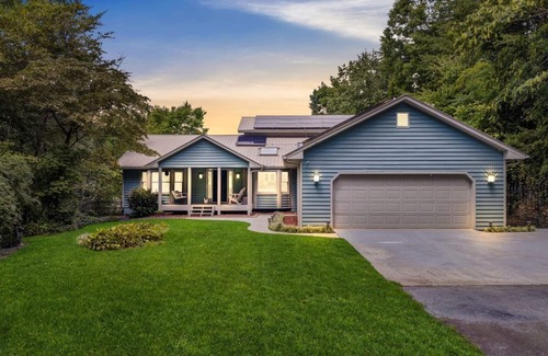 Lula House | Sunset Summit - Amazing Lake Lanier Views & Amenities