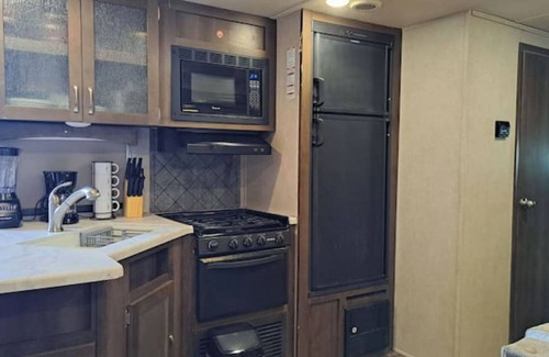 El Sauzal House | Sunset Trailer Park RV # 1