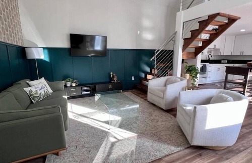 Bonita House | Sunset Tudor Cottage