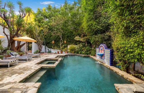 Hollywood Hills West Apartment | Sunset Vale