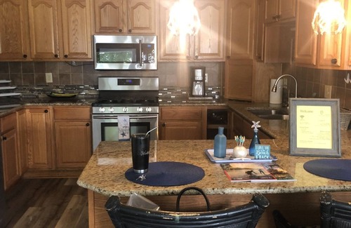 North Webster House | Sunset View, 2 Story Lake Home, 4br, 2bth, Sleeps 12 Comfortably