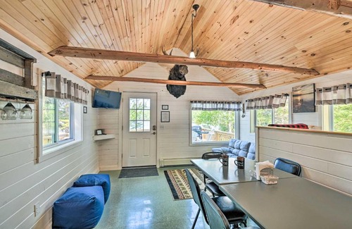 Lincoln House | Sunset View Cabin with Lake-View Fire Pit!