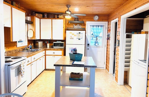 Canoe Cove Cottage | Sunset View Cottage. South Shore of PEI. Sleeps 7. Pet friendly!