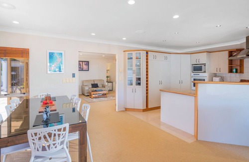 Pauanui House | Sunset View - Pauanui Waterfront Home
