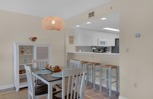 Fort Walton Beach Condo | Sunset Views + Ocean Front Condo Getaway