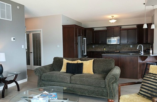 Kelowna Central Business District Condo | Sunset Waterfont Resort 12. Luxury Lakeside, stunning 3 bed/2bath Kelowna Condo.