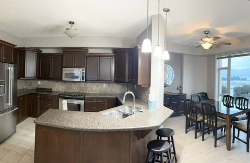 Kelowna Central Business District Condo | Sunset Waterfont Resort 12. Luxury Lakeside, stunning 3 bed/2bath Kelowna Condo.