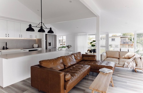 Traviston Villa | Sunset Waters | Luxe 3 bed 3 bath | Heated Pool