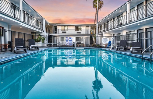 Hollywood Hotel | Sunset West Hotel, SureStay Collection by Best Western