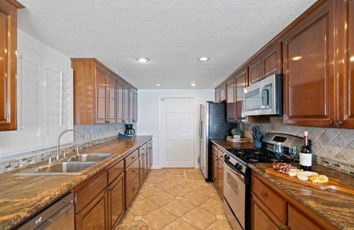 South Oceanside House | Sunsets at the Beach House - Private Beach - Oceanfront