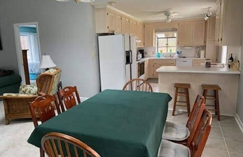 Manson House | Sunsets, covered dock and comfy House at Kerr Lake