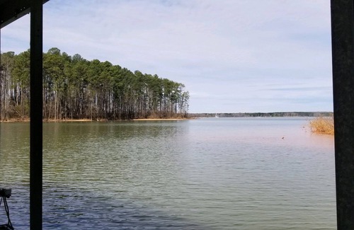 Manson House | Sunsets, covered dock and comfy House at Kerr Lake