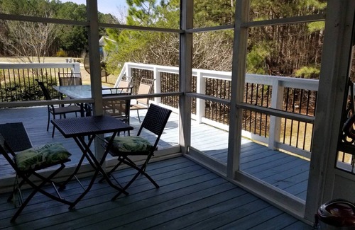 Manson House | Sunsets, covered dock and comfy House at Kerr Lake