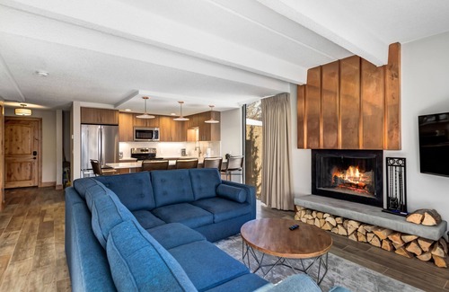 Copper Mountain Condo | Sunsets in Copper Mountain CO:- Ski in/Ski out with an amazing view