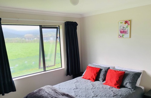 Little Wanganui House | Sunsets in paradise - your home away from home